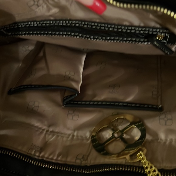 Iman Woven Straw Hand Bag with Laser Cut Black Scalloped Hem Detail - Picture 3 of 6